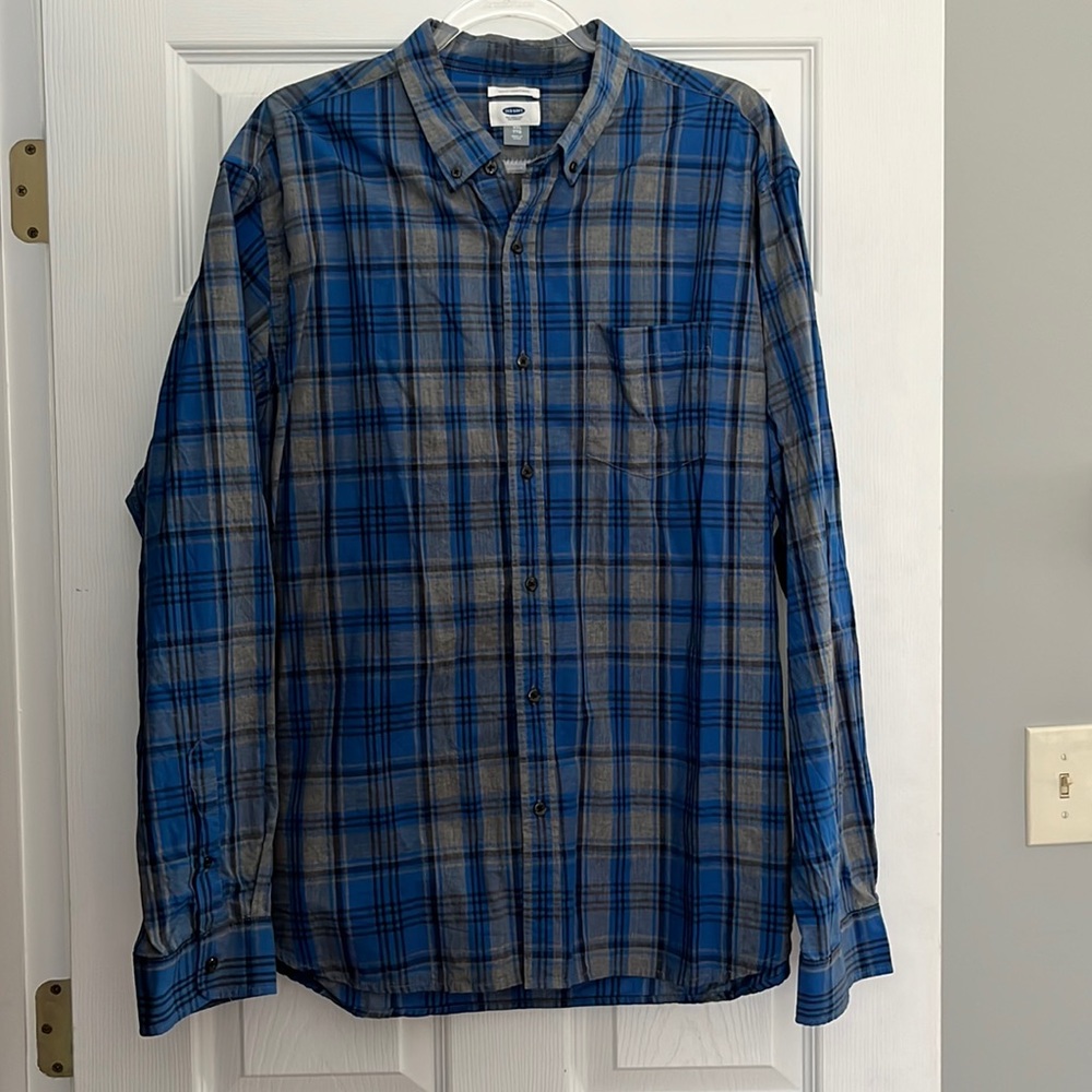 Old Navy Men’s plaid button down shirt